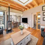 Luxurious House With Sauna In בית נופש *