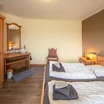 Luxurious House With Sauna In בית נופש