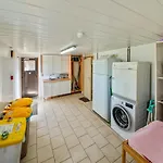 Luxurious House With Sauna In בסטון