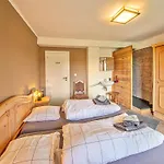 בית נופש Luxurious House With Sauna In
