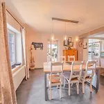 Luxurious House With Sauna In * בסטון