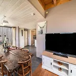 Luxurious House With Sauna In בית נופש *