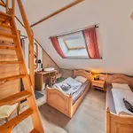 Luxurious House With Sauna In בית נופש *