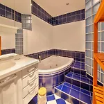בית נופש Luxurious House With Sauna In *