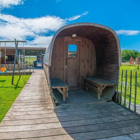 別荘 Luxurious House With Sauna In A Farm In バストーニュ