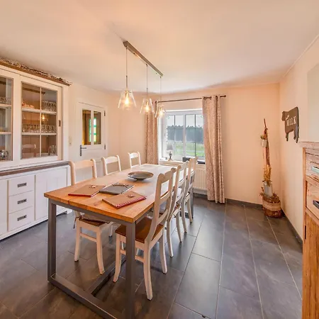 Semesterbostad Luxurious House With Sauna In