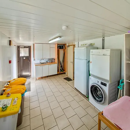 Luxurious House With Sauna In باستونيا