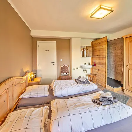 Дом отдыха Luxurious House With Sauna In