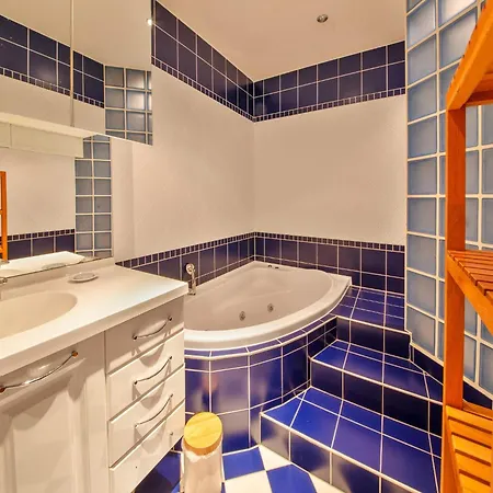 Semesterbostad Luxurious House With Sauna In *