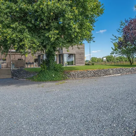 Дом отдыха Luxurious House With Sauna In