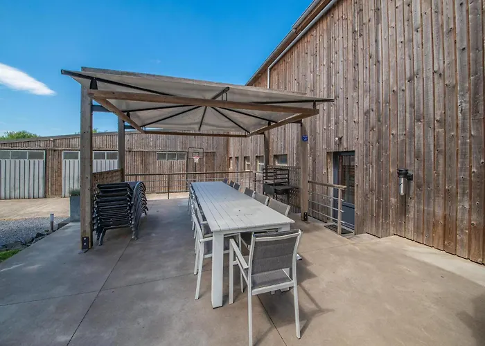 Luxurious House With Sauna In