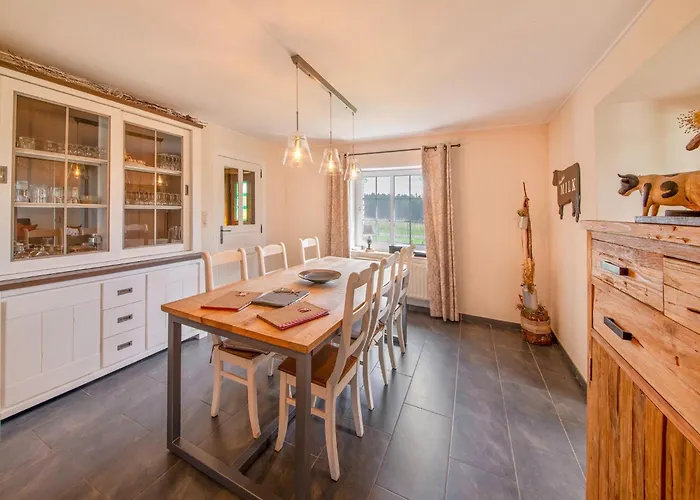 Nyaraló Luxurious House With Sauna In