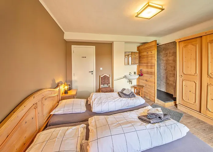 Nyaraló Luxurious House With Sauna In