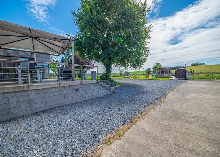 Luxurious House With Sauna In