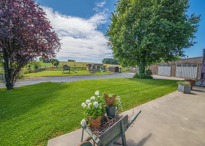 Nyaraló Luxurious House With Sauna In